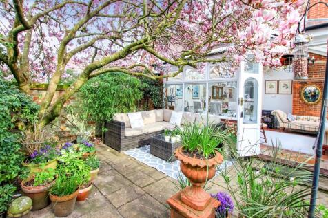 Patio 2.jpg