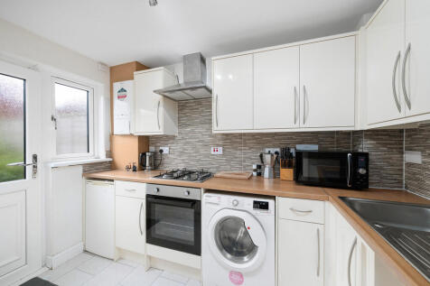 63 Bishops Park 1...