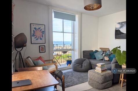 Comfortable And Bright Sitting Room
