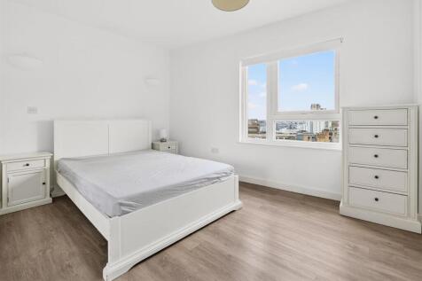 To Let  3 Bedroom Flat Balcony CR0  www.islingtonp