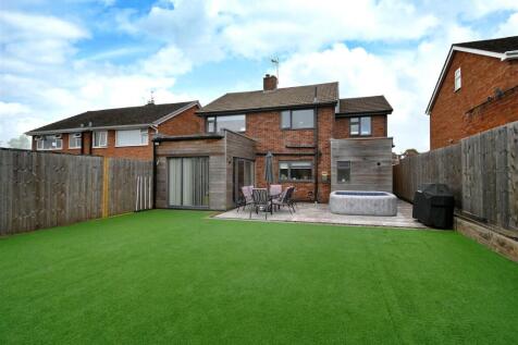 12 Queensway Drive-15.jpg