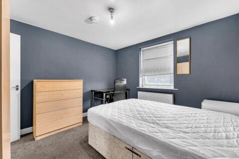 33 bed, 15 bath Detached in Manchester - Photo 13