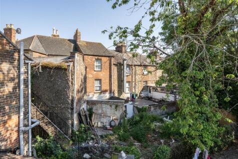 11 Wyndham Street, Yeovil, Somerset BA20 1JH | Fre