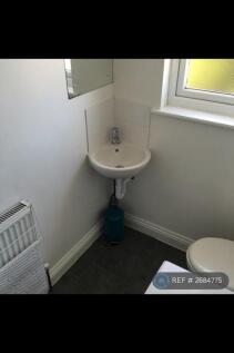 Upstairs Bathroom (2)