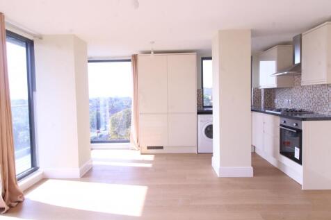 Three Bedroom Flat in Charter House
