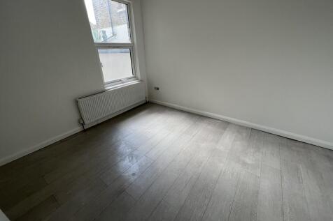 Churchfield Road, First And Second Floor Flat photo 3