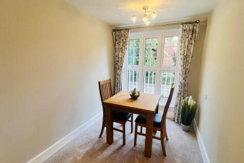 St. Lukes Road, MAIDENHEAD photo 3