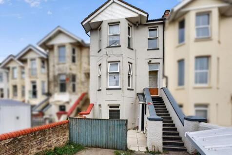 1-bed flat on St. Catherines Road, Bournemouth, BH6, £900/mo