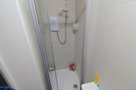 Room 3 ensuite (2)