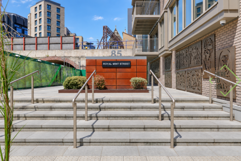 East Smithfield, London, E1W