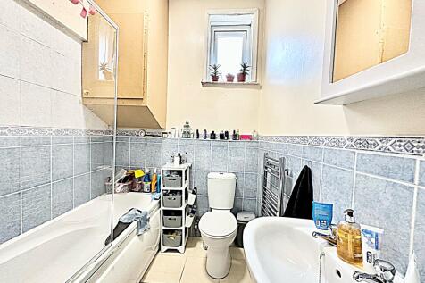 ***WALKING DISTANCE TO THE EMBANKMENT***12 St. Marys Street Bedford MK42 photo 4