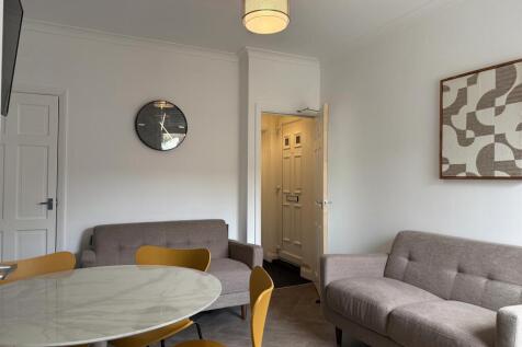 West End // Student House // Bills Inc // Sep 2027 photo 3