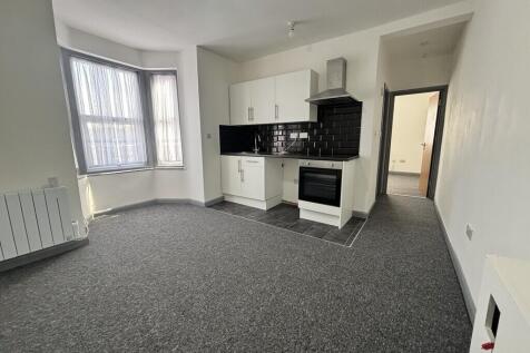 Studio flat on Bitterne Road West, Southampton, £895/mo