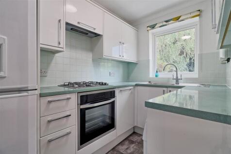 Kitchen 2.jpg