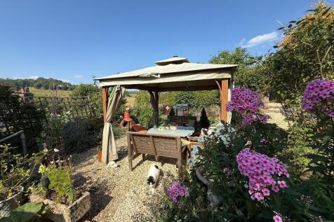 Idyllic garden and stunning views