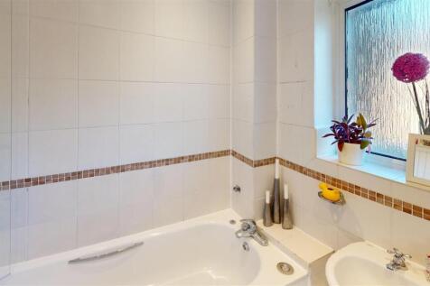 1-Cowslip-Close-Bathroom.jpg