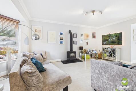 EweMove Estate Agents Basingstoke - Otterbourne Wa