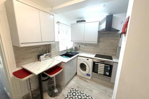 Room 5 Bollin Drive, WA14 5QS photo 3