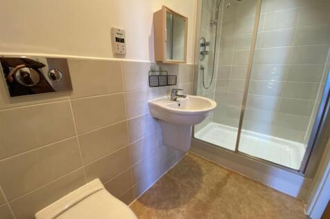 SHOWER ROOM.jpg