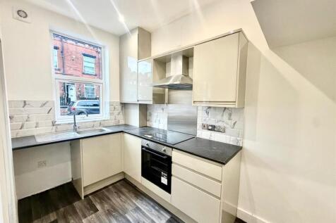 Modern Fitted Dining Kitchen: