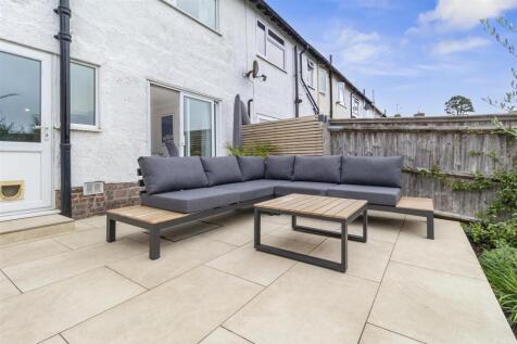 11 Downlands Avenue-023.JPG