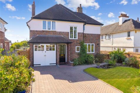14 Drakes Avenue