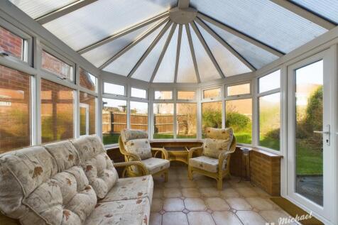 CAM03218G0-PR0516-STILL006