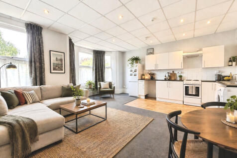 Flat D, 56 St Aug...