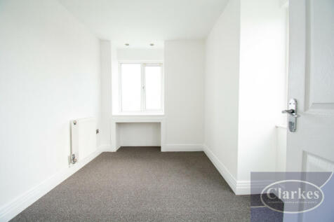Flat 3 Linden House, 1036 Wimborne Road, Dorset photo 4