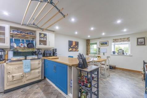 KITCHEN / DINER