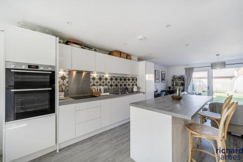Swindon, SN25 - property photo