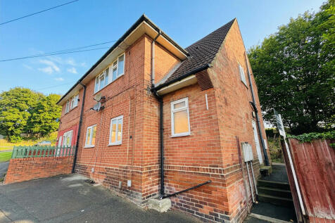 2-bed flat on Broadlea Hill, Bramley, £700/mo