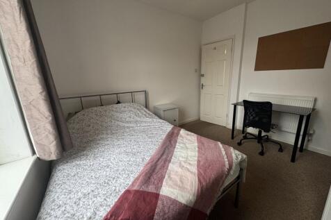 Spacious 3 Bed House // AUG 2027 photo 4