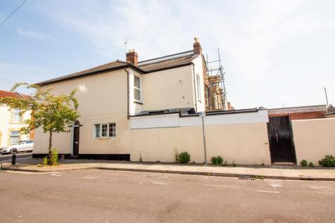 4 Bedroom Semi-Detached in PO5 1SF