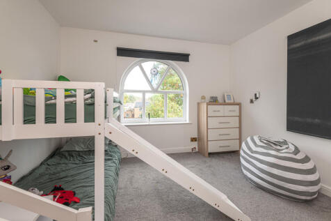 32 - 10 Bradfield...