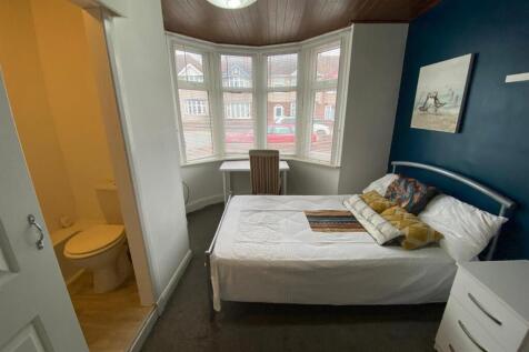 Ensuite 1 - Ground Floor Room