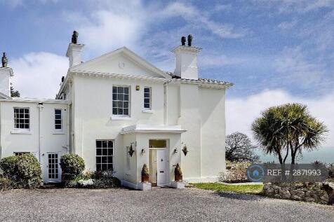 Villa With Parking And Electric Gates