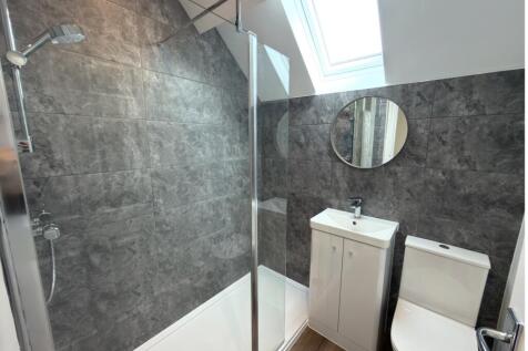 Flat, Pinhoe Road, Exeter, Devon photo 4