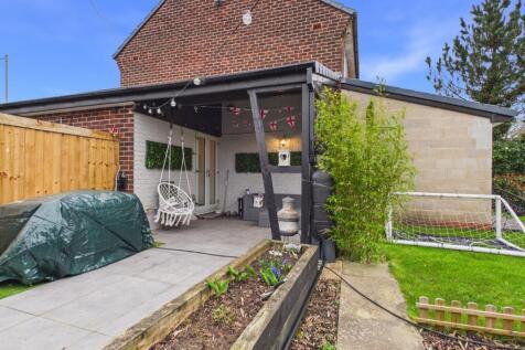 Side Garden - Warbeck Close - EweMove