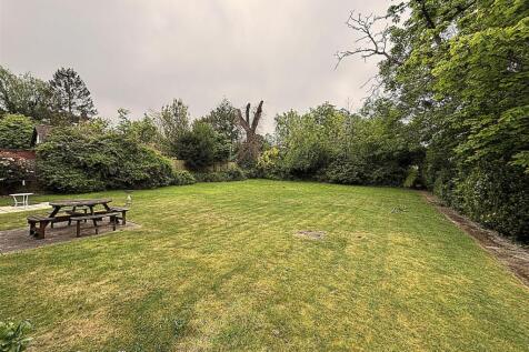 COMMUNAL GROUNDS, PARKING &amp; GARAGE