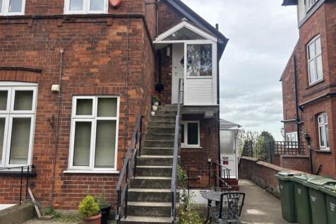 2-bed flat on Filey Road, Scarborough, £800/mo