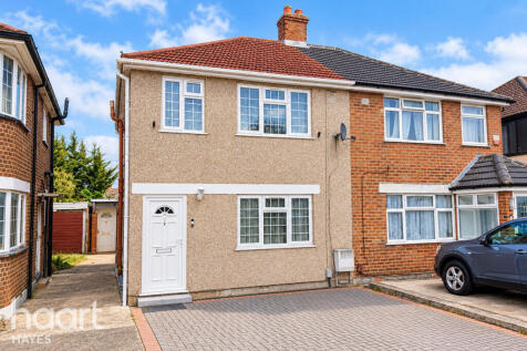 3-bed semi-detached on Dunbar Close, HAYES, £2,750/mo