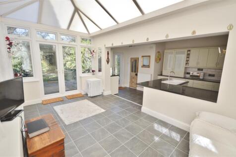 CONSERVATORY/DINING AREA