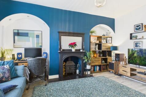 CAM03729G0-PR0189-STILL001