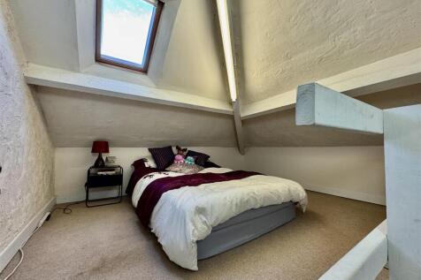 LOFT ROOM