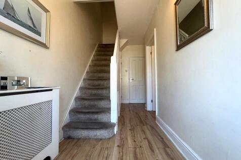 Windsor Crescent, Harrow photo 3