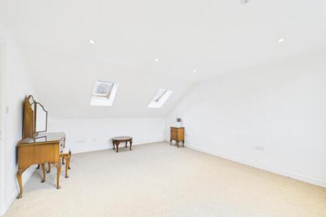 CAM01740G0-PR0486-STILL018