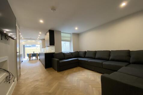 6-bed terraced on Coburn Street, Cathays, £3,750/mo