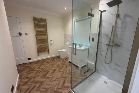 En-suite Bathroom