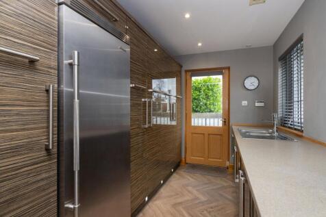 4 bed, 3 bath Detached in Glasgow - Photo 26